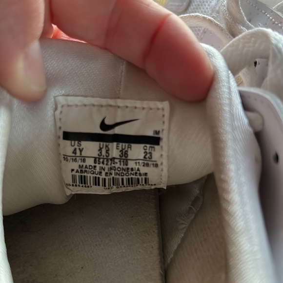 Nike Huarache - all white - size 4Y - Picture 5 of 6